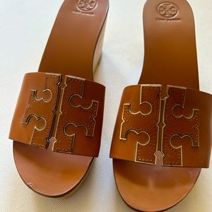 Tory Burch Innes wedge slide 8.5